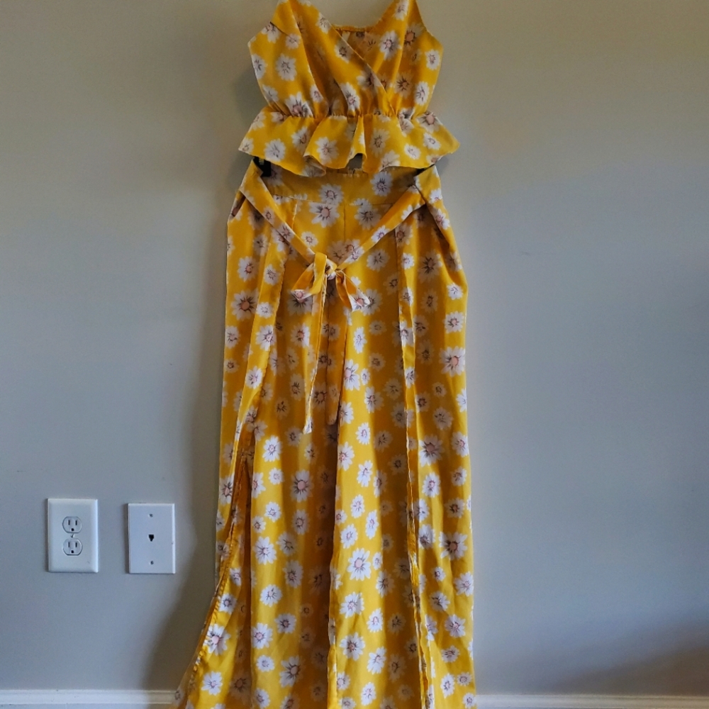 Yellow and white flower pants set